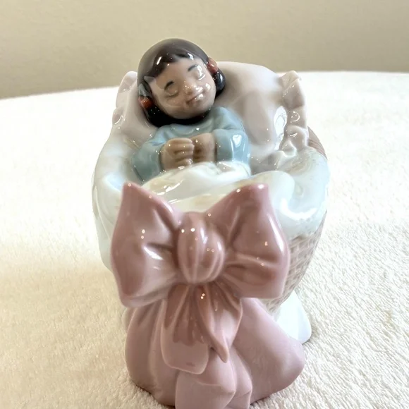 Lladro A New Treasure Girl Black Legacy